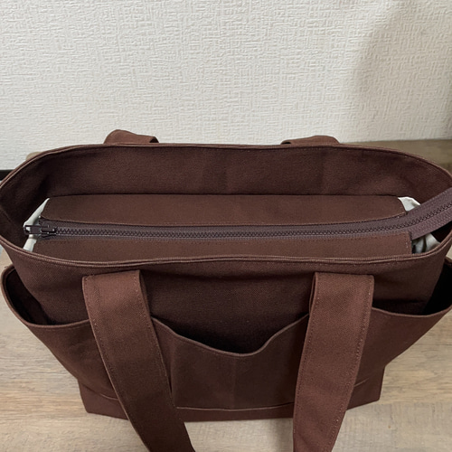 ポケットいっぱいトートバッグ 帆布生地 チョコ色 トートバッグ haru