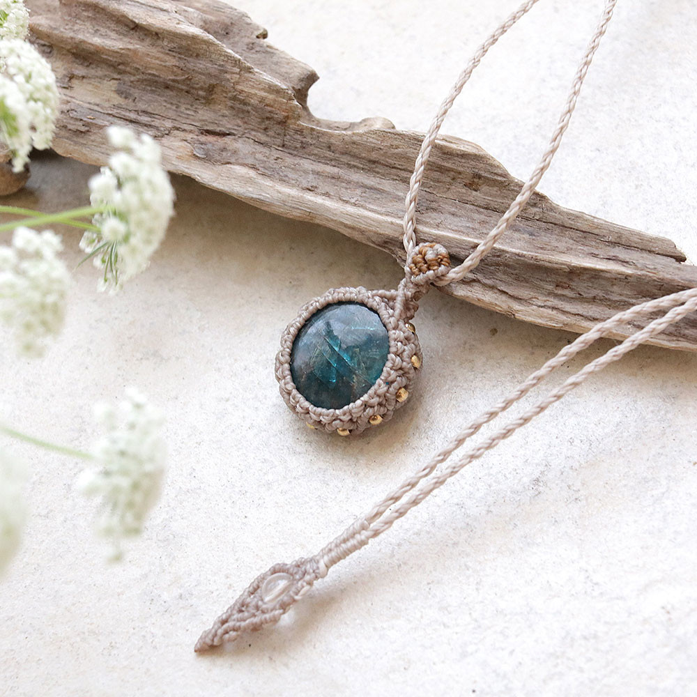 アパタイト天然石マクラメネックレスmac404-エスニックアジアン好きが作るエキゾチックアレルギーフリーなアクセサリー