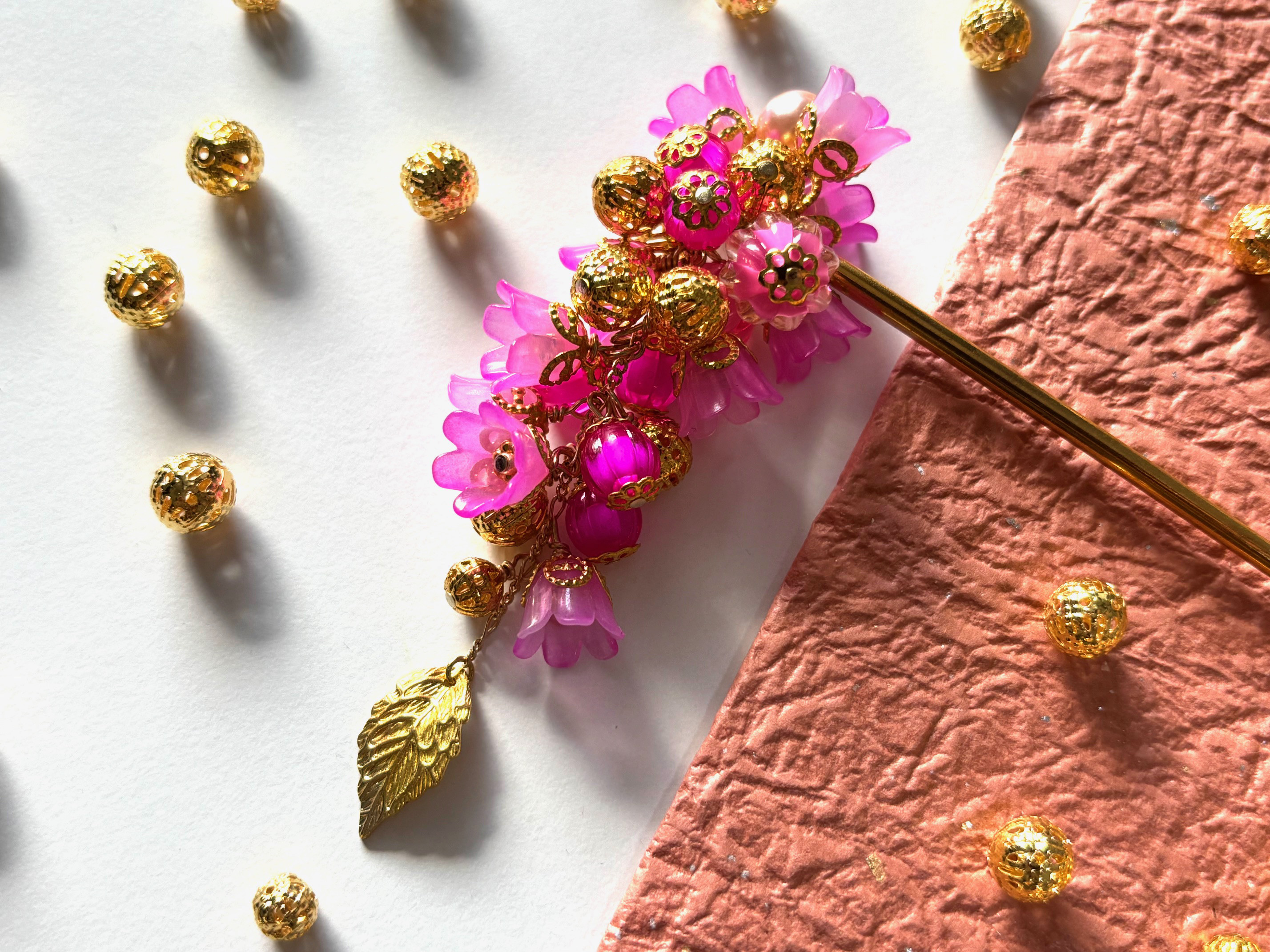 かんざし　ピンクの鈴蘭ビーズの鈴生り簪　一本挿し　一本簪　桜　さくら　サクラ　春　透明　クリア