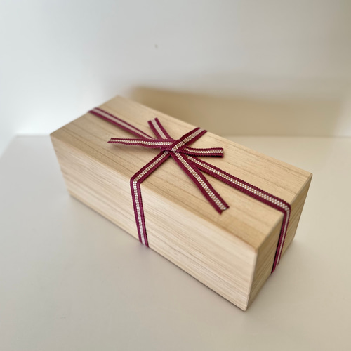 送料無料 雛人形 スワロフスキーの金色の陶器のお雛様（梅と松