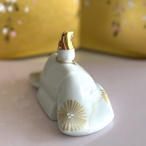 送料無料 雛人形 スワロフスキーの金色の陶器のお雛様（梅と松