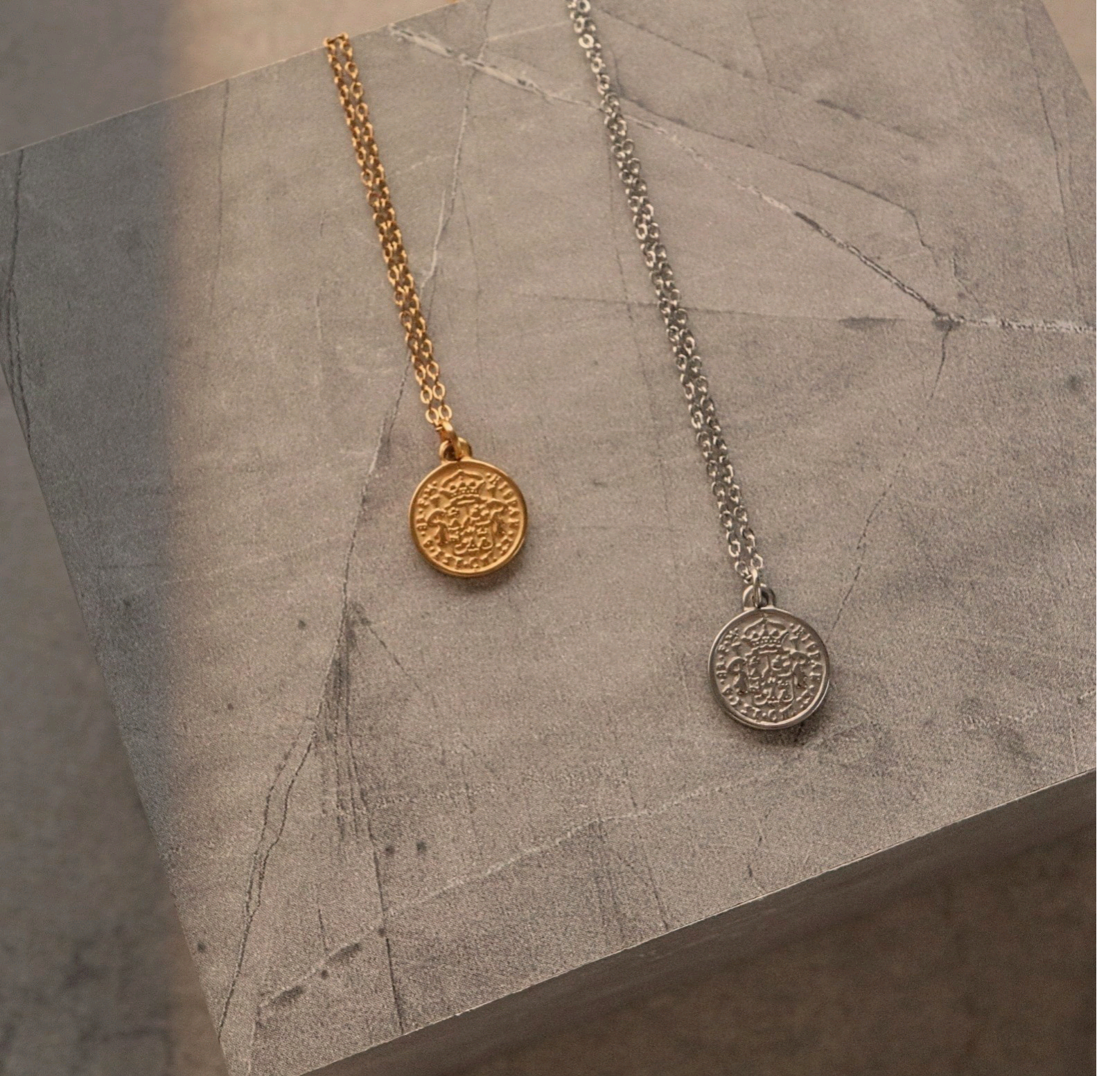 ペア コイン　ネックレス　金属アレルギー対応　/サージカルステンレス