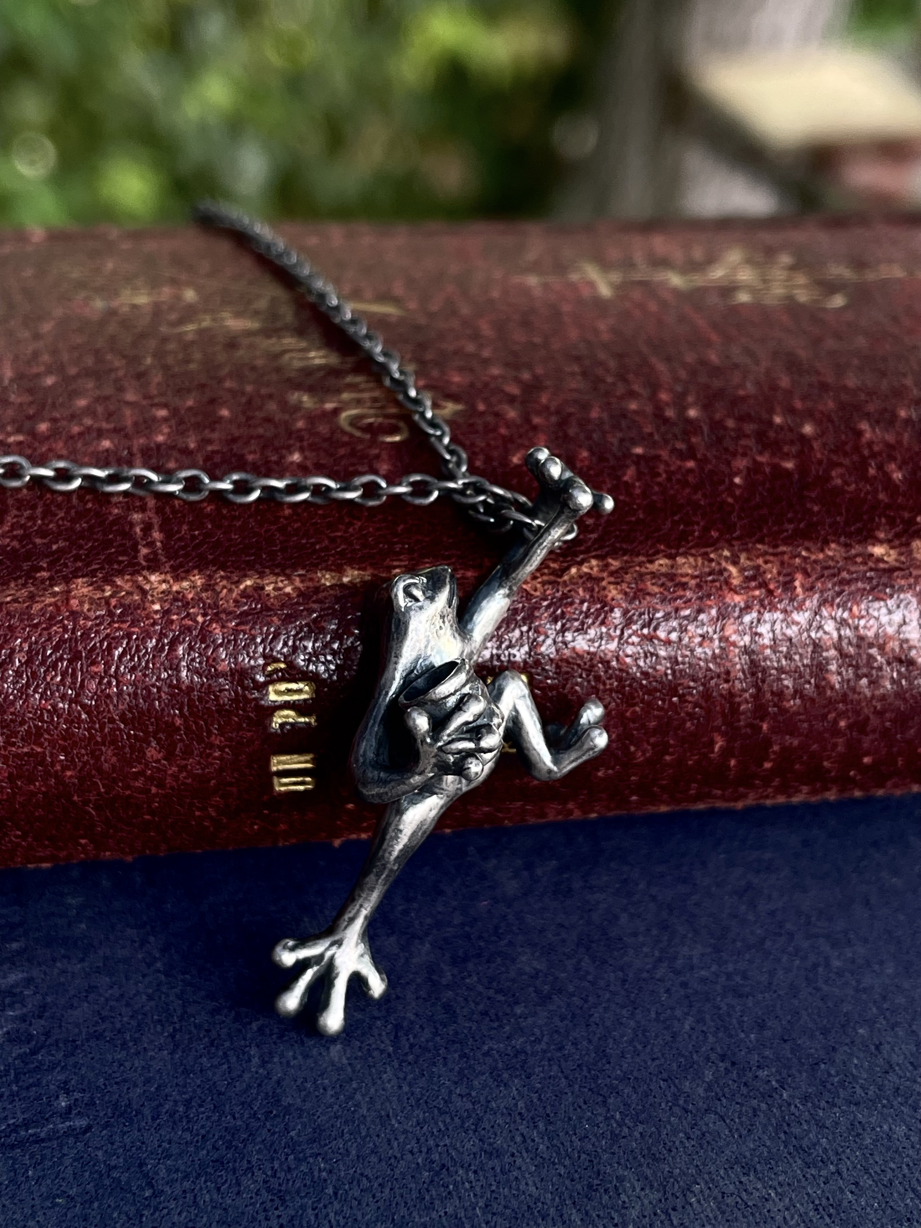 お茶は入っているのか！？湯呑持ち蛙 ネックレス　つけっぱなし？　華奢？？　スターリングシルバー925