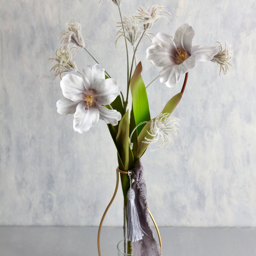 シルバーチューリップとクレマチスシード】｜アーティフィシャル