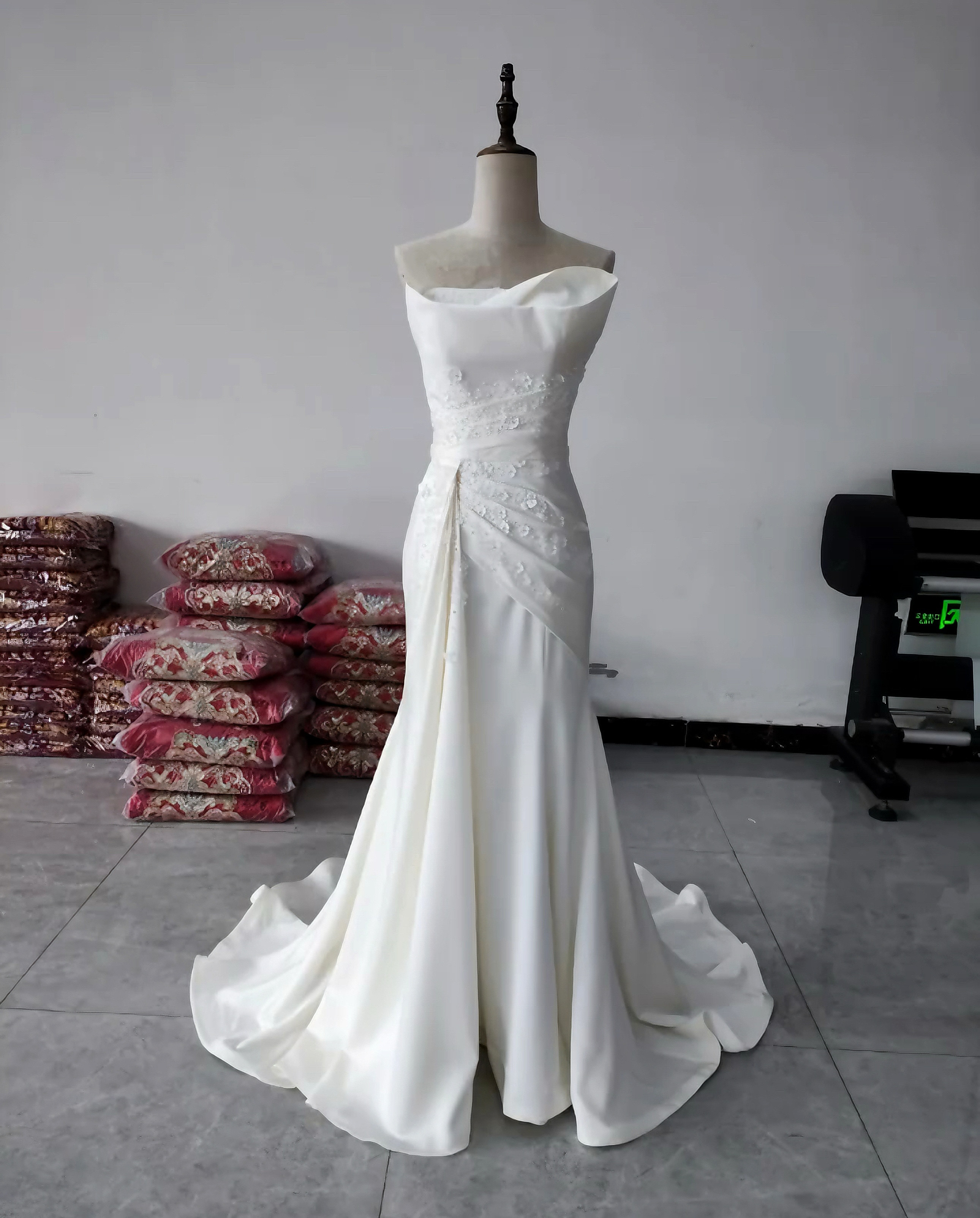 お買い得　マーメイドドレス　オフホワイト　エレガントなシルエット　上品　編み上げ　短いトレーン　高級感　パーディードレス 42,562円