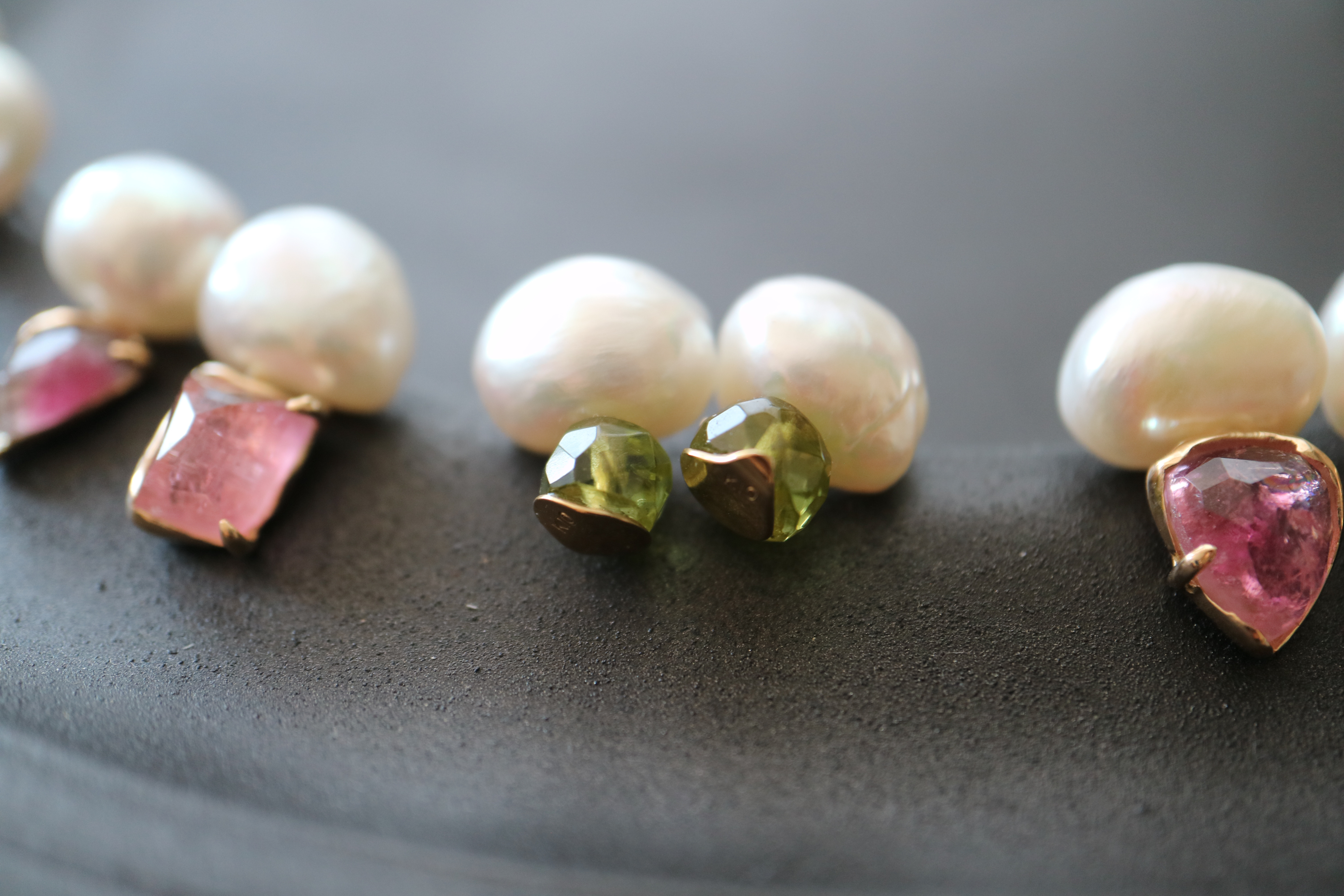 Pearl and Peridot ピアス (23P10-05)