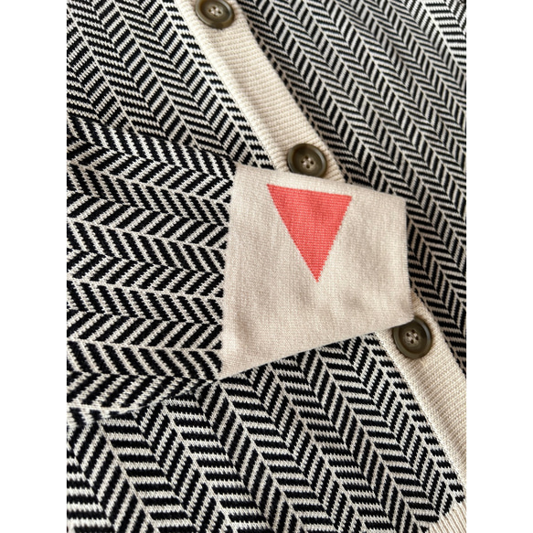 RATA❤️秋冬春三季❤️獨具特色的「百搭開襟衫」❤️RATA原創日本製造❤️亮藍色x象牙色 第14張的照片