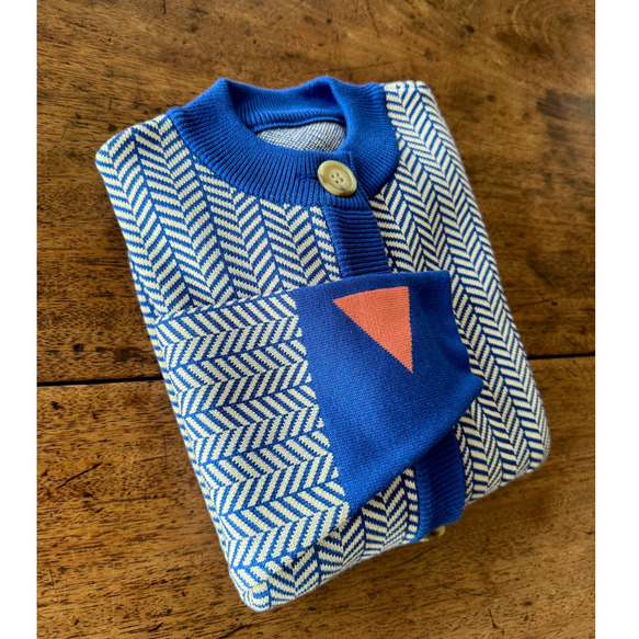 RATA❤️秋冬春三季❤️獨具特色的「百搭開襟衫」❤️RATA原創日本製造❤️亮藍色x象牙色 第12張的照片