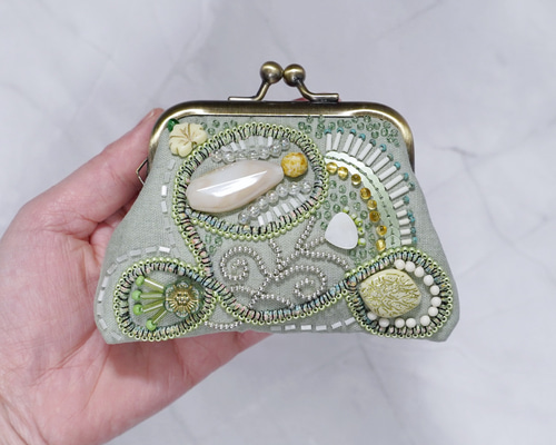 ビーズ刺繍の小さながま口 14 グリーン カラフル ビーズ刺繍 ギフト 母