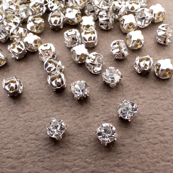 ＊4g 120個前後＊ ガラス ラインストーン 台座付 ビジュー 3x2.5mm クリア 縫い付け用 et183 1枚目の画像