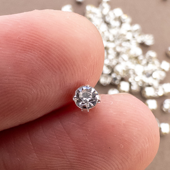 ＊4g 120個前後＊ ガラス ラインストーン 台座付 ビジュー 3x2.5mm クリア 縫い付け用 et183 4枚目の画像