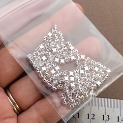＊4g 120個前後＊ ガラス ラインストーン 台座付 ビジュー 3x2.5mm クリア 縫い付け用 et183 5枚目の画像