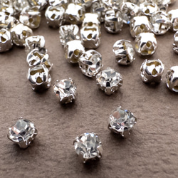 ＊4g 120個前後＊ ガラス ラインストーン 台座付 ビジュー 3x2.5mm クリア 縫い付け用 et183 2枚目の画像