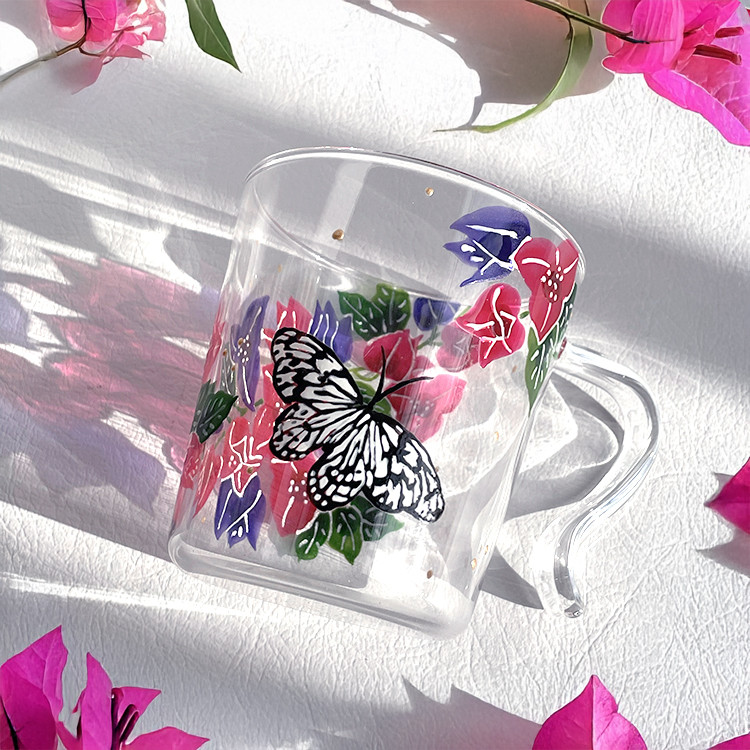 ブーゲンビレアとオオゴマダラ　耐熱マグ　手描き/記念日/お祝い/名入れ（有料）