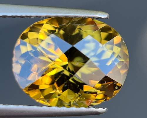 シンハライトルースレアーストンNaturalSinhallite 3.94 ct シンハライトルースレアーストンNaturalSinhallite 3.94 ct