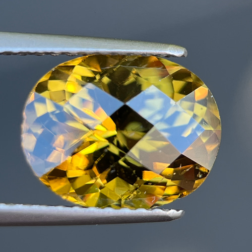 シンハライトルースレアーストンNaturalSinhallite 3.94 ct シンハライトルース レアーストン 天然石 宝Rare Stone Natural