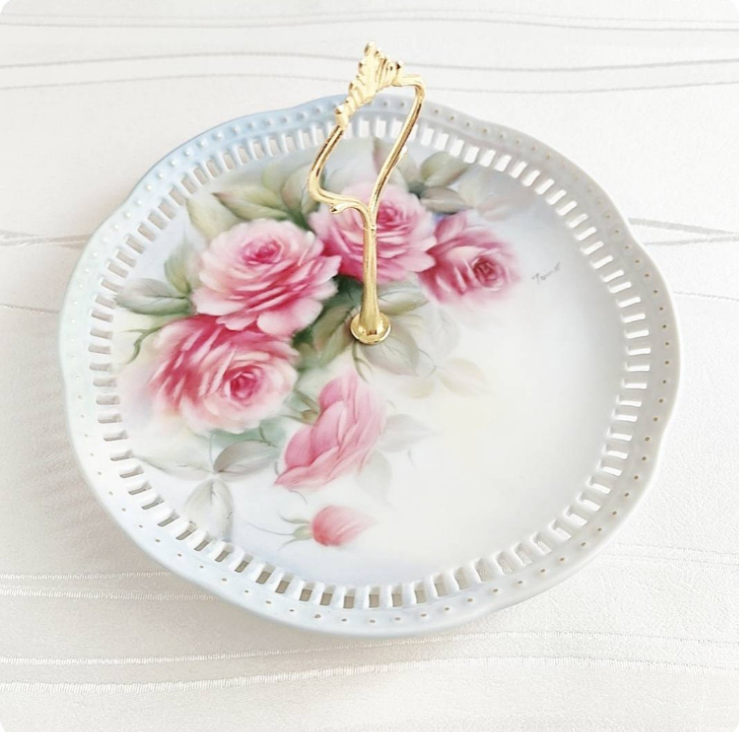 ピンクバラのレース皿（エタージュラ）/磁器上絵付け/贈り物にも