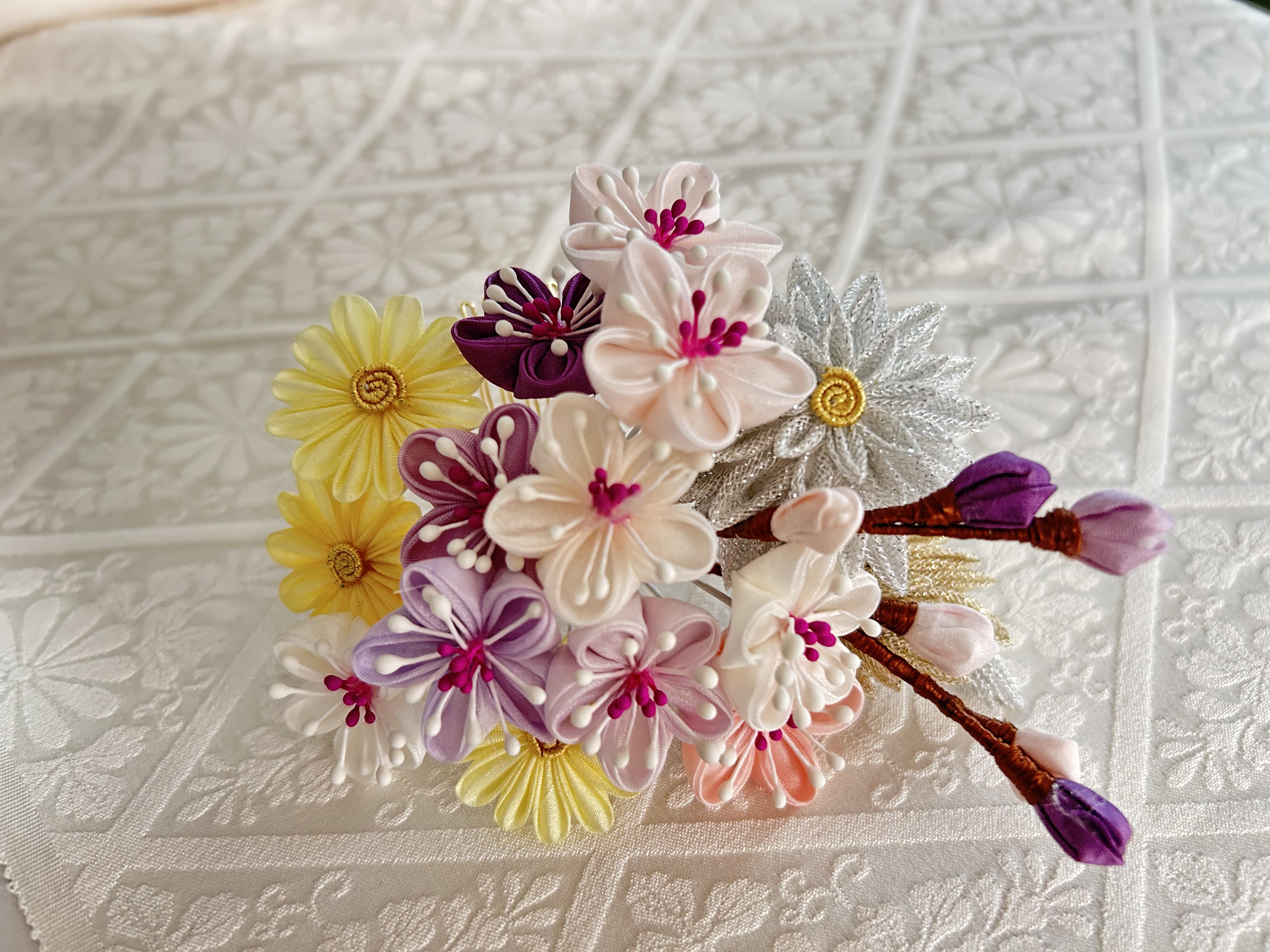 正絹羽二重つまみ細工　梅の髪飾り