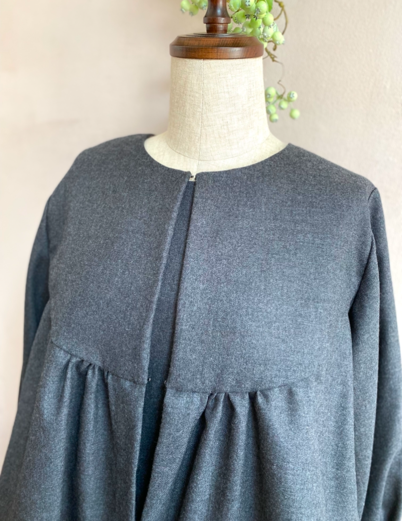 《大きいサイズ》フォーマル　前後着れる綺麗めジャンパースカートのセットアップ　ＬＬ　１３号 チャコール杢グレー