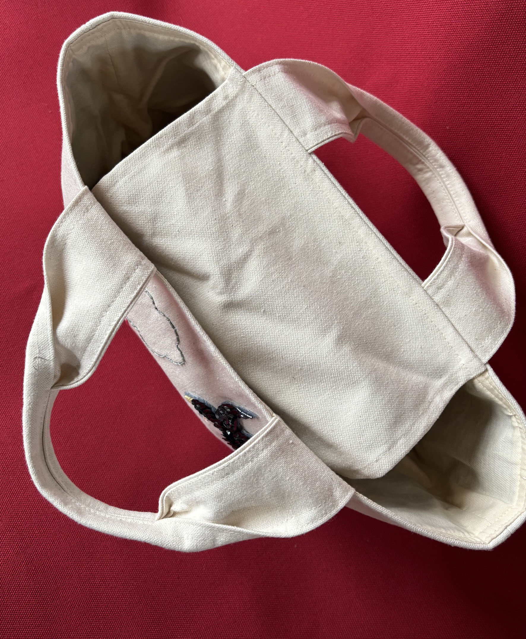 ツバメの飛ぶ街　手刺繍　横長トートバッグ　アイボリー