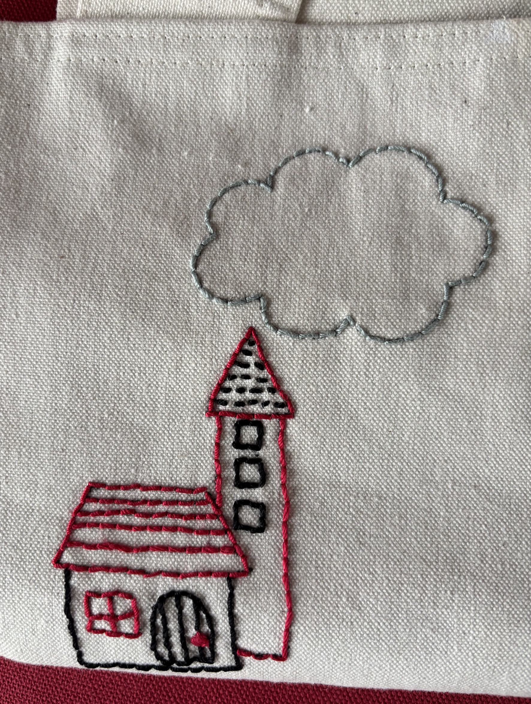 ツバメの飛ぶ街　手刺繍　横長トートバッグ　アイボリー