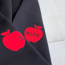 りんごのスウェット（ダークネイビー / 薄手スウェット） 2枚目の画像