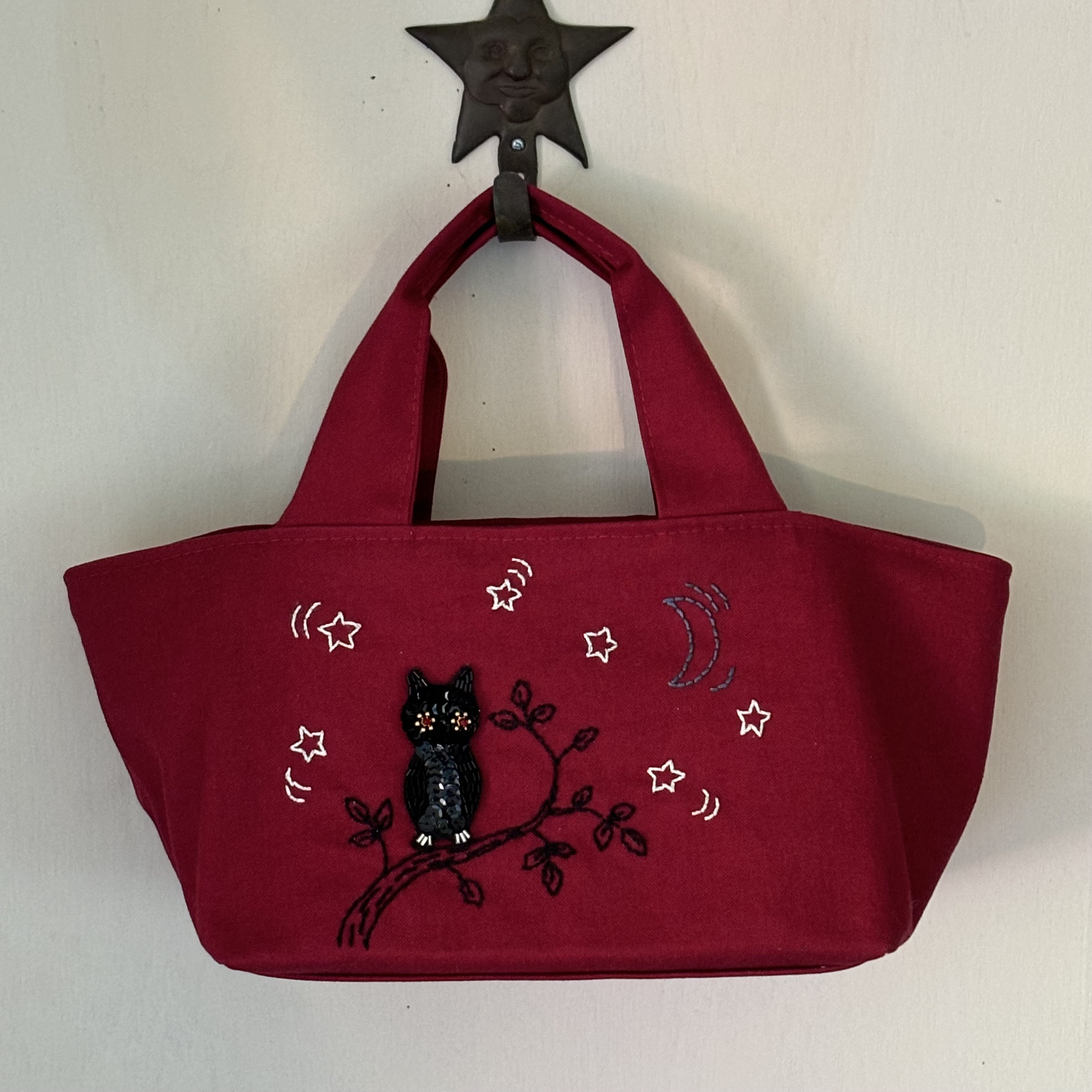 フクロウと星月夜　手刺繍　横長トートバッグ　赤 8,640円