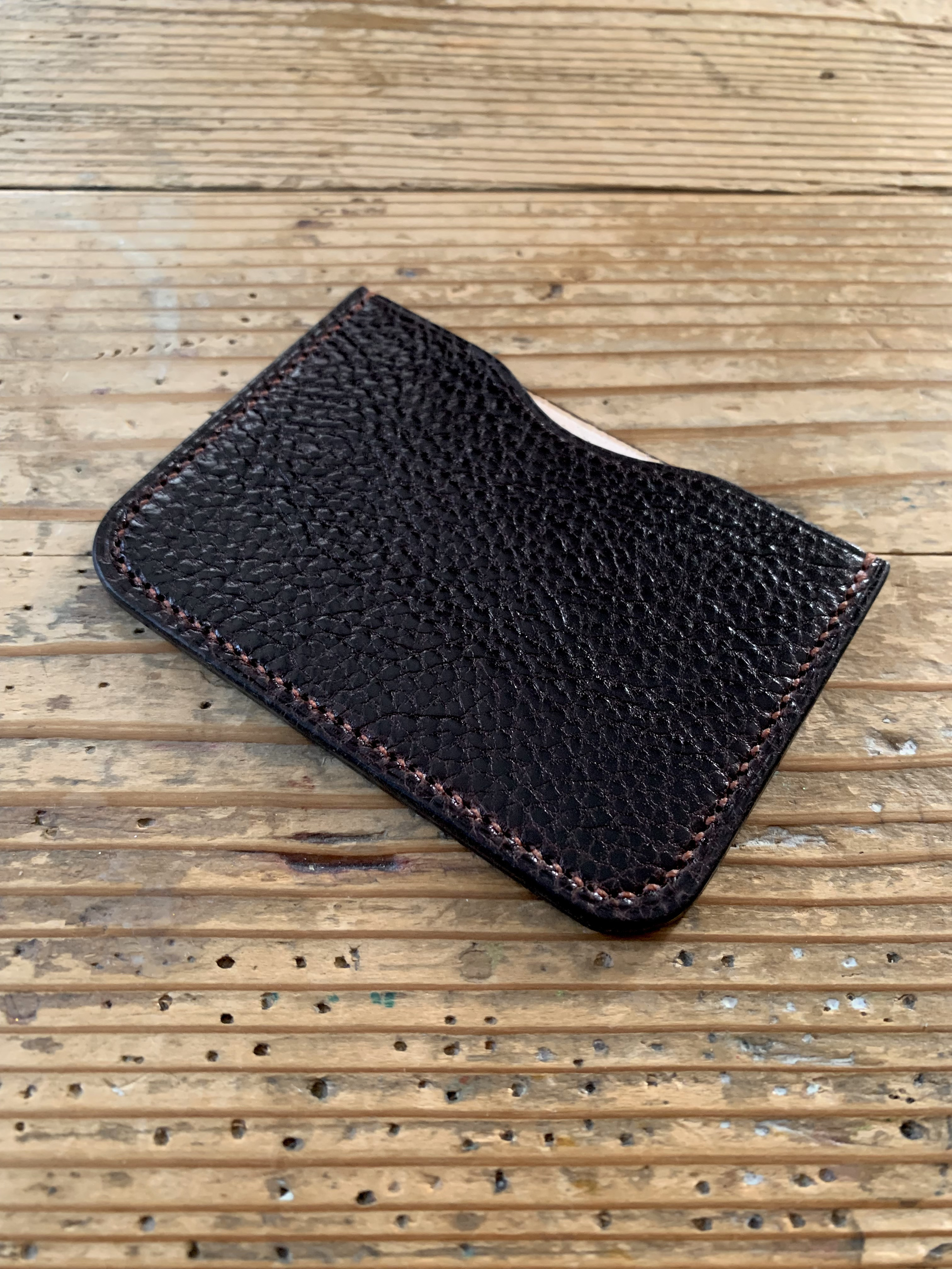 手縫いで創った革のシンプルパスケース『Ciocaron - Tenebrae - Topolino 466』