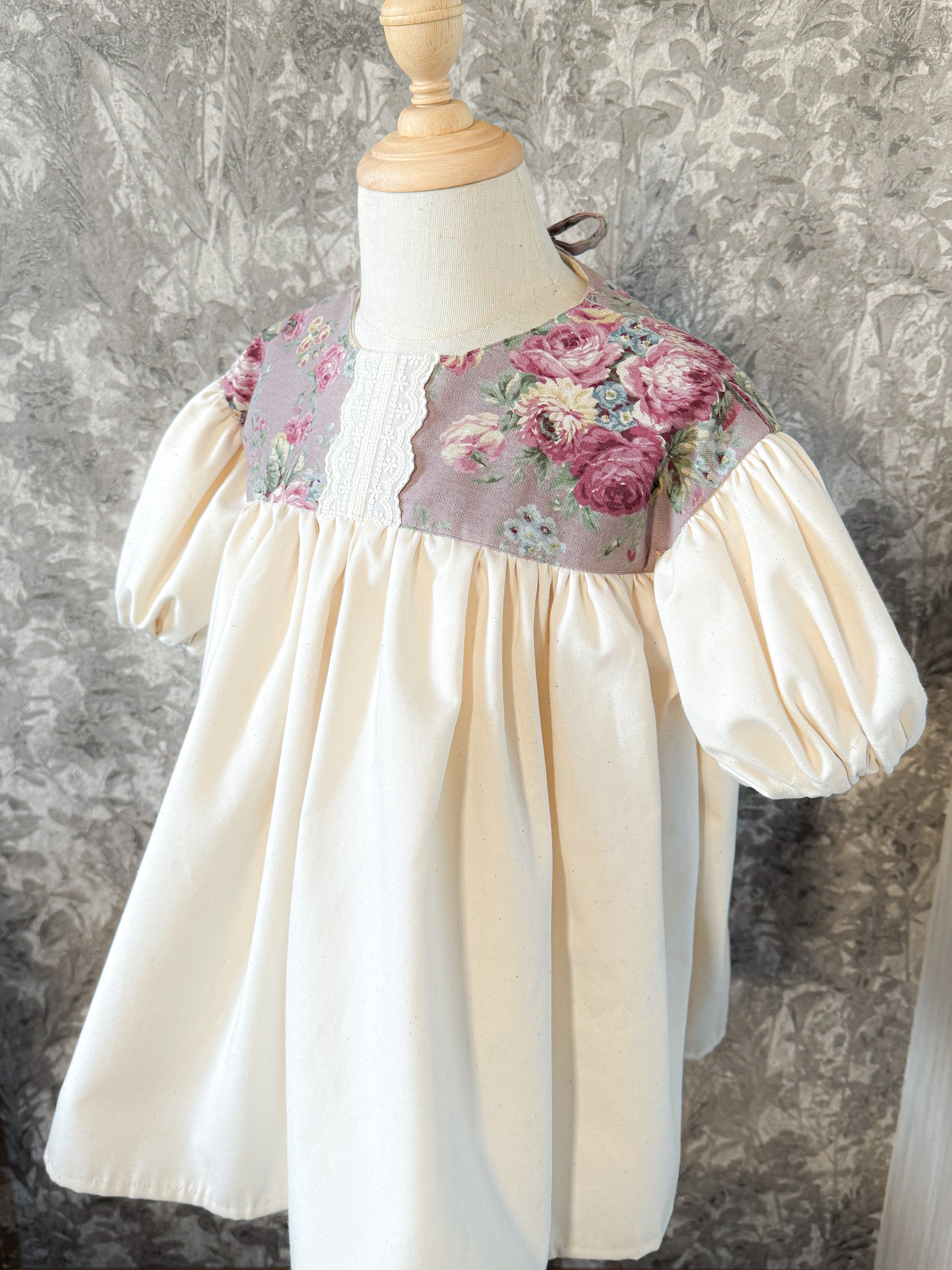 ぽわん袖ワンピース