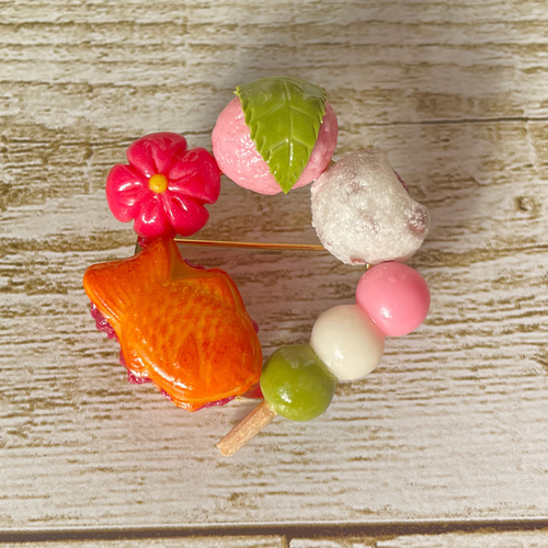 受注生産》和菓子の詰め合わせブローチ♡フェイクスイーツ ブローチ