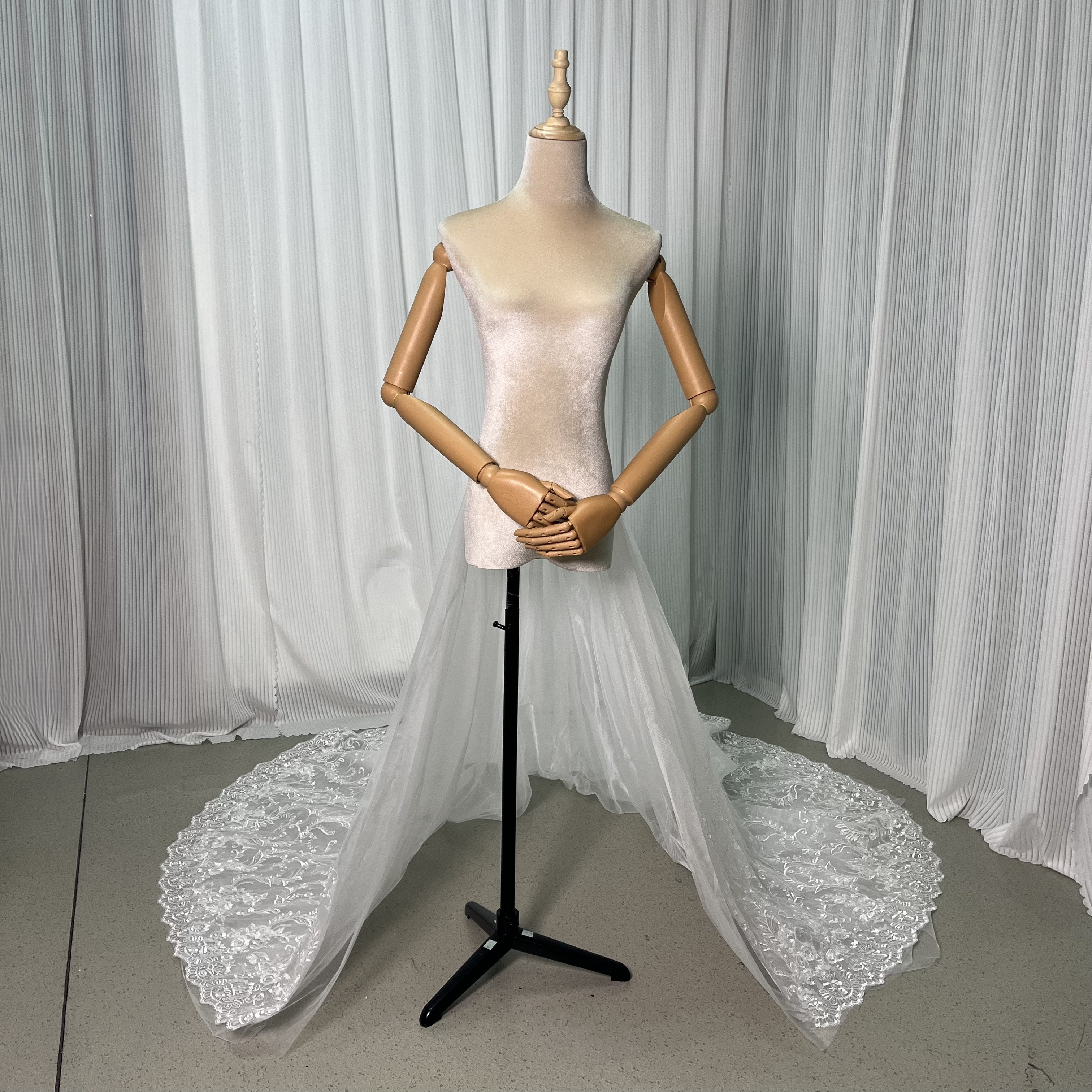 送料無料！取り外し刺繍トレーン　上品レース　ボリュームアップ　ドレスアレンジ　結婚式　オーダー可能