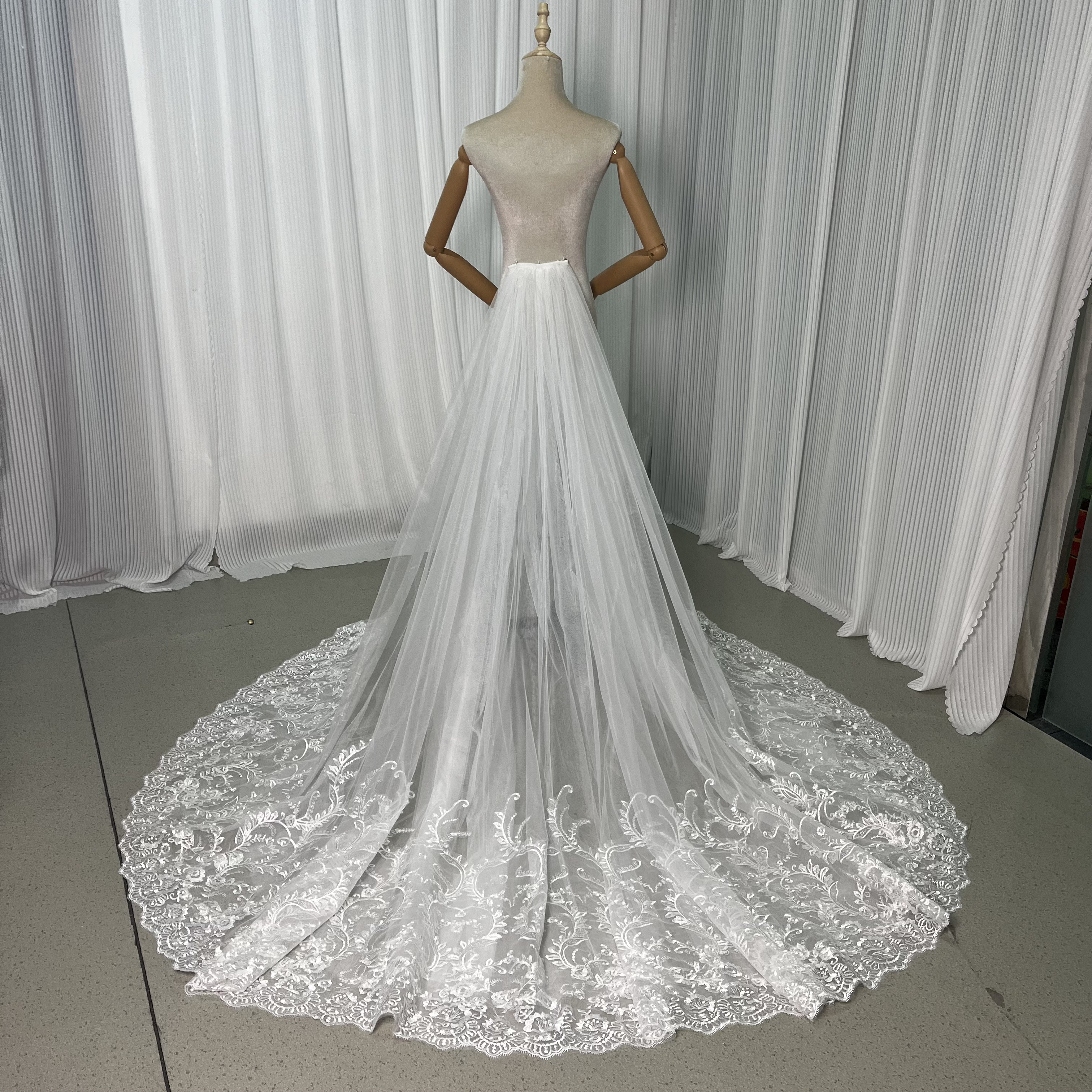 送料無料！取り外し刺繍トレーン　上品レース　ボリュームアップ　ドレスアレンジ　結婚式　オーダー可能