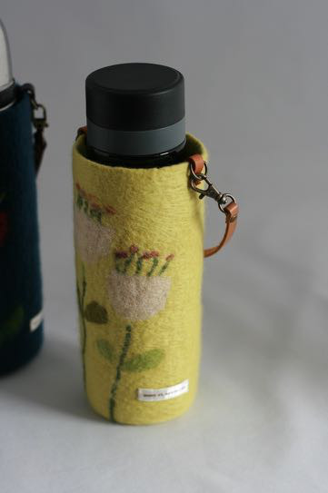 花・黄色 フェルトのドリンクバッグ（水筒カバー）＊Mサイズ＊