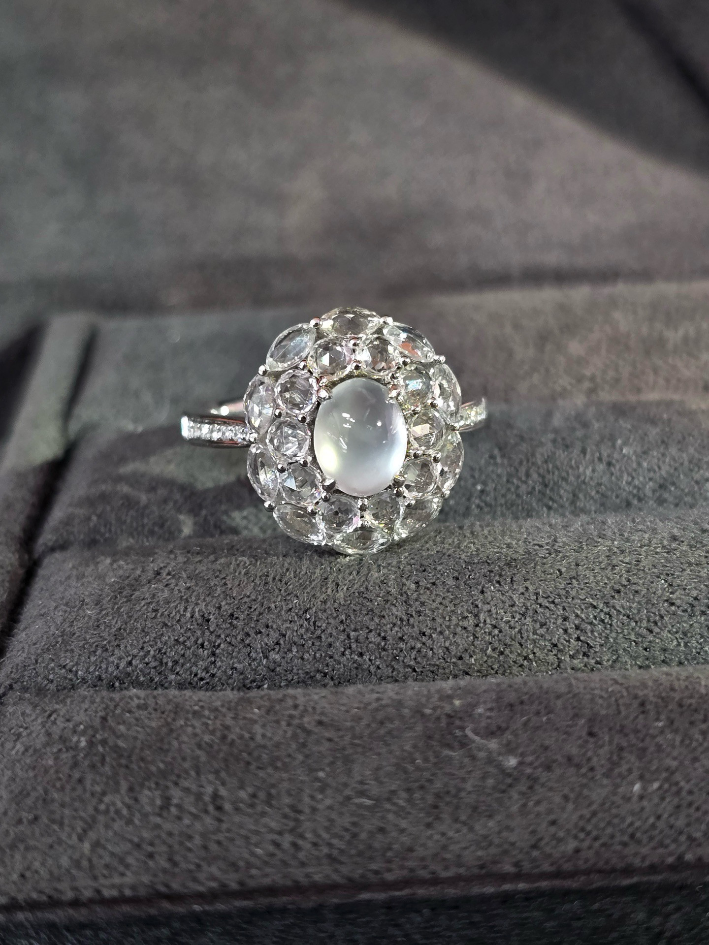 「翡翠」K18 天然氷種ヒスイ　天然ダイヤモンド　上品　忍耐　5月誕生石 本翡翠　A貨　リング 25/1/16