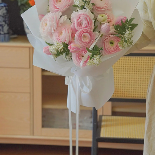 生花 優雅なピンクラナンキュラスのブーケ｜特別な贈り物に ブーケ