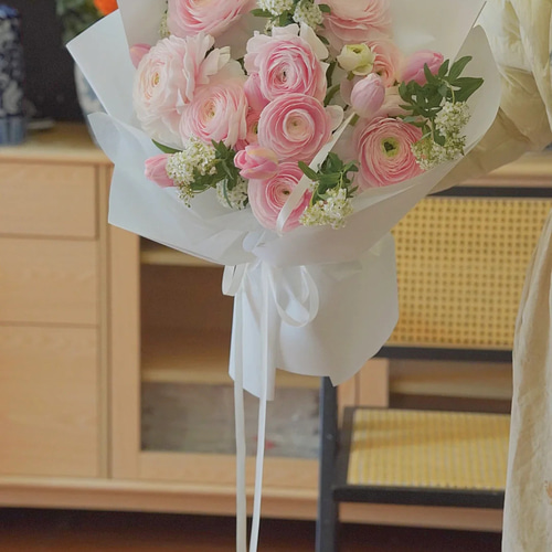 生花 優雅なピンクラナンキュラスのブーケ｜特別な贈り物に ブーケ