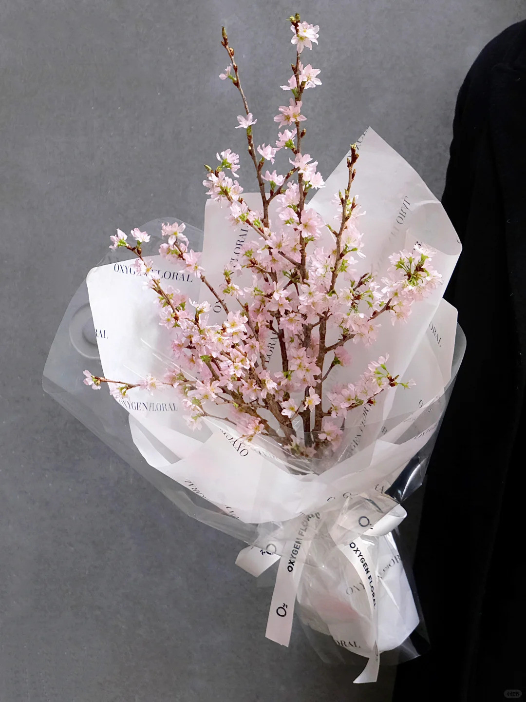 正絹☆仕付け糸付き未使用☆桜尽くしにわくわく喜色満面映えの7歳七五三向け祝い着 お待たせ! 正絹☆仕付け糸付き未使用☆桜尽くしにわくわく喜色