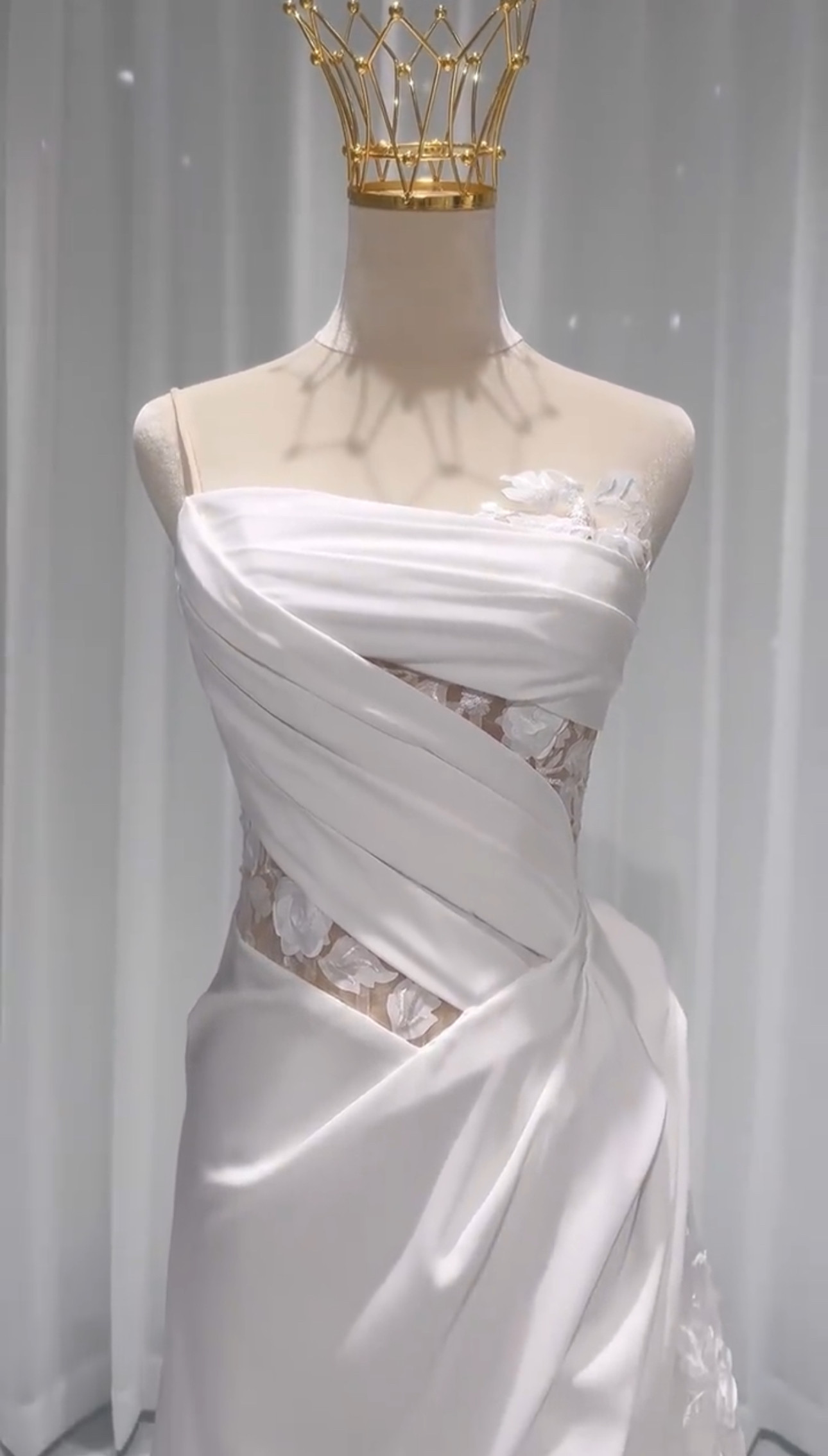 フロントスリット　スレンダーライン　キャミソール　シースルー　セクシー　アシメドレう　Aライン　パーディードレス　刺繍