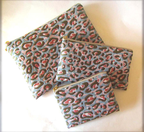 フランス生地（L）ヒョウ柄　ピューマ柄　レオパード　斑点　ポーチ　通帳入れ　鍵入れ　コスメ入れ　デバイス入れ 4枚目の画像