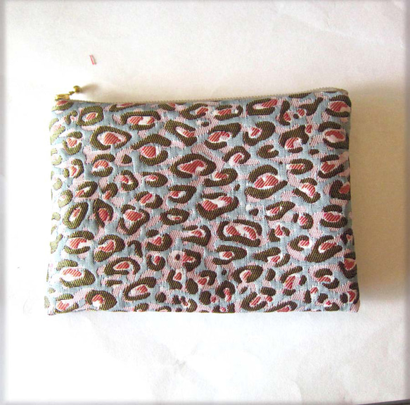 フランス生地（L）ヒョウ柄　ピューマ柄　レオパード　斑点　ポーチ　通帳入れ　鍵入れ　コスメ入れ　デバイス入れ 1枚目の画像