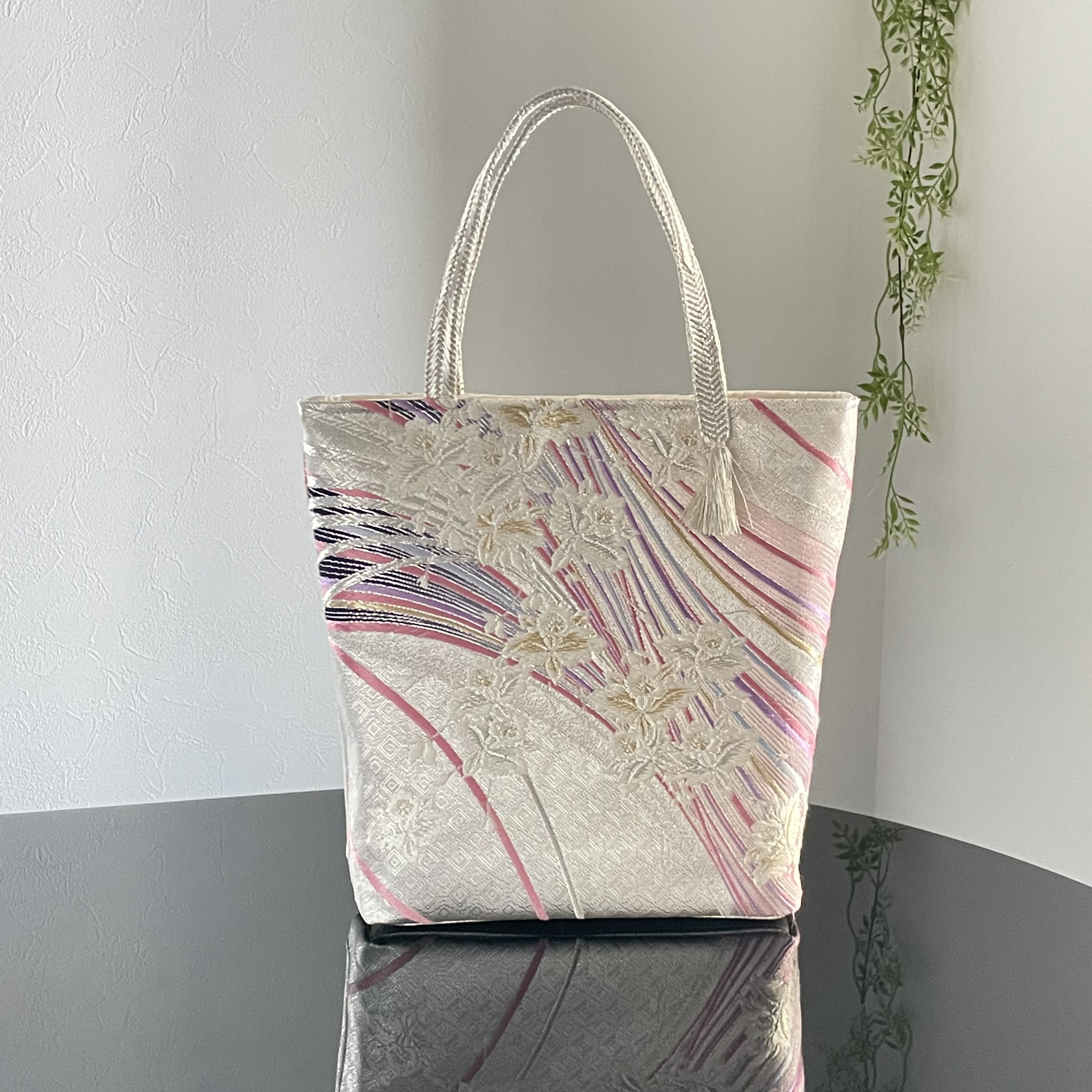 帯リメイクバッグ　流線に欄の花　B5サイズ　和装バッグ　帯バッグ