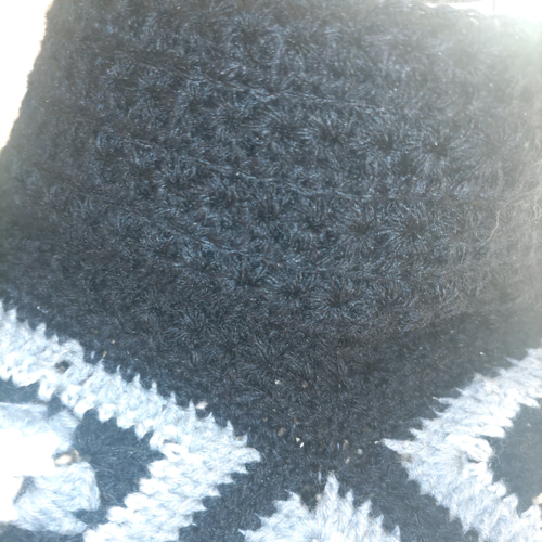 黒系グラニースクエアモチーフ編みのあったかポンチョ～送料無料