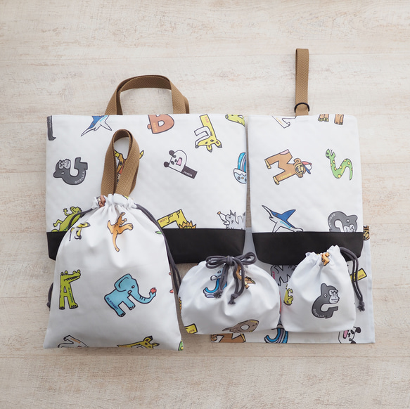 new!! アルファベットな動物たち ✦ 手刺繍 名入れ可 ✦ 入園