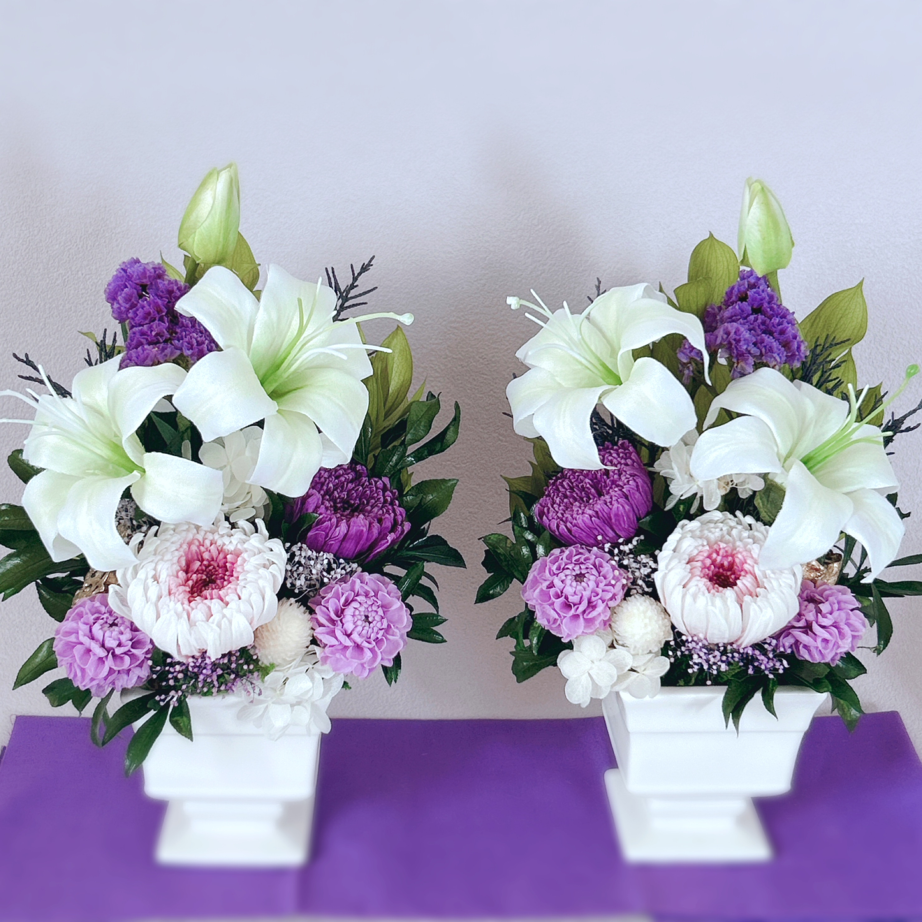 【一対　可憐な仏花】《お盆2025》供花　お供え花　一周忌　仏花　仏花セット　百合　お盆　お彼岸