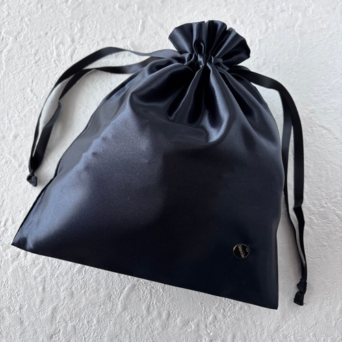 GUCCI 黒 サテン 巾着ポーチ サテン巾着袋 フリル巾着 黒サテン巾着 サテンブラック巾着