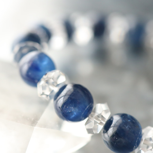 ☆スーパープレミアムブレス☆…☆藍晶石☆カイヤナイト：約9ミリ＆水晶