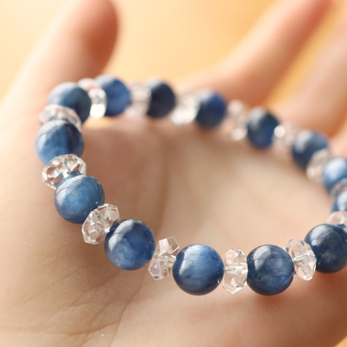 ☆スーパープレミアムブレス☆…☆藍晶石☆カイヤナイト：約9ミリ＆水晶