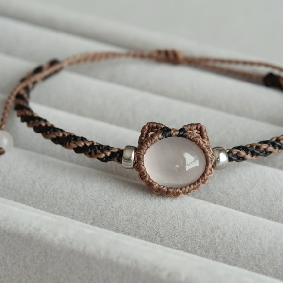 受注制作】ローズクォーツのキジトラ猫ちゃんブレスレット * マクラメ