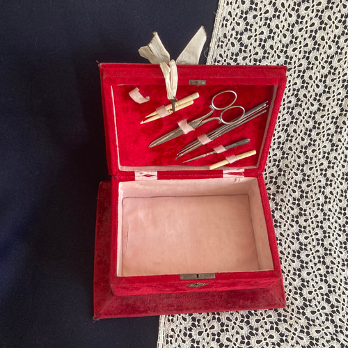 フランス製　アンティーク　ソーイングボックス フランスアンティーク ソーイングボックス 道具入り その他素材