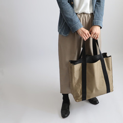 （送料無料）ラスト２　最終ＳＡＬＥ　Lサイズ パラシュート防水ナイロン 間仕切 トートバッグ　鞄  P48C 8枚目の画像